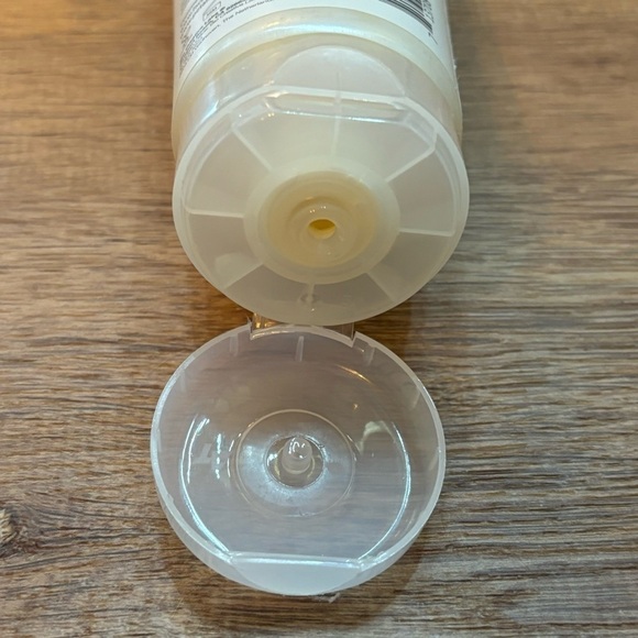 PETAL FRESH White Radiance Facial Wash Deep Cleansing Pineapple Watermelon 200ml - Picture 4 of 4